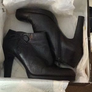 BANDOLINO dark chocolate high heeled leather bootie, 7.5